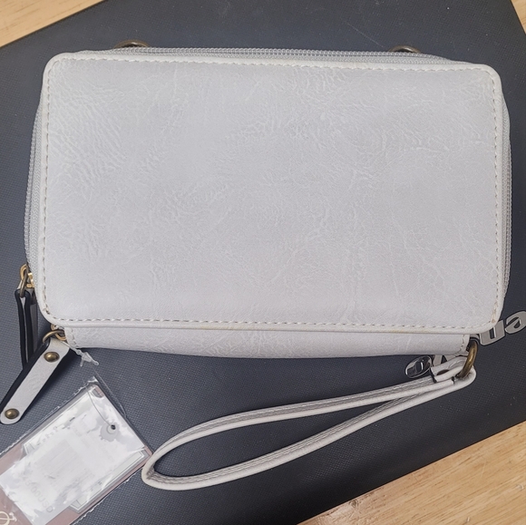 NWT dove colored born concepts b.o.c. wristlet - Picture 4 of 8